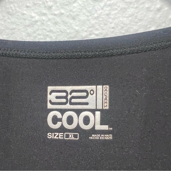 32 Degrees Cool Black V-neck T-Shirt Size X Large - Picture 2 of 4